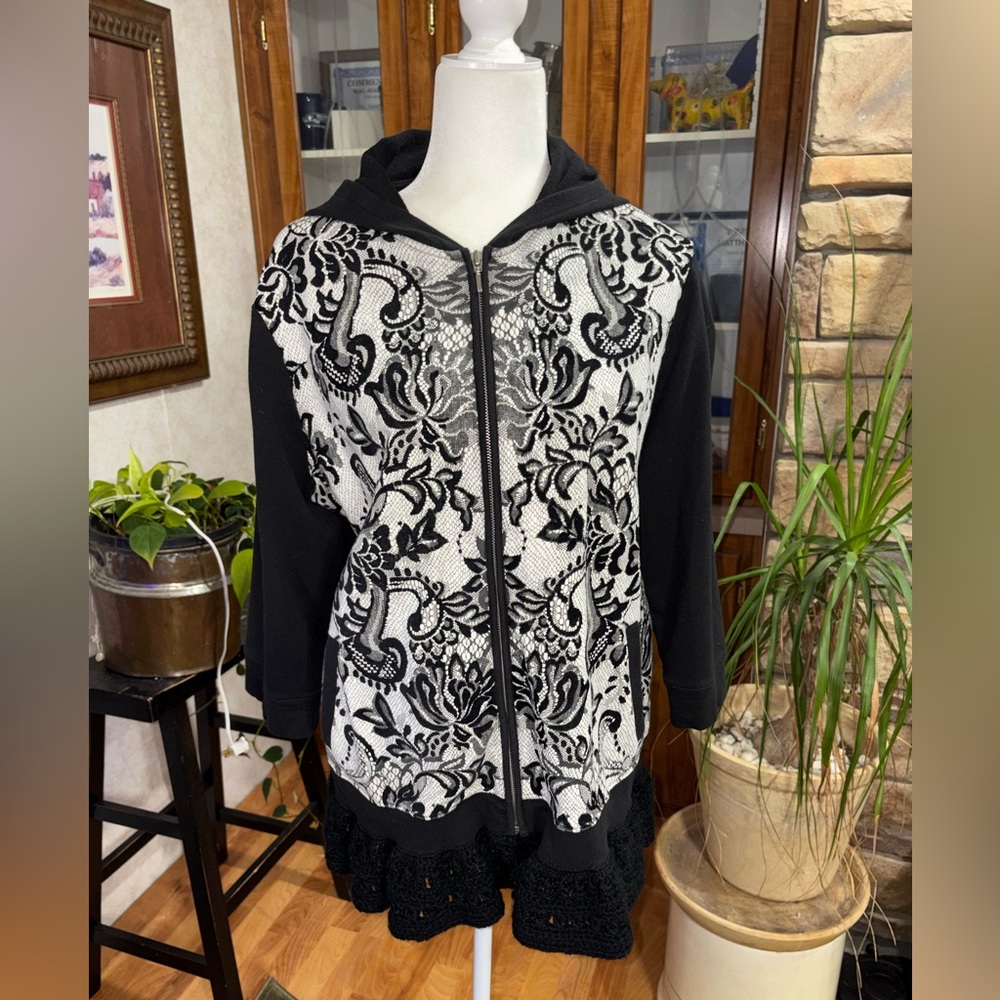 zynergy size 3 size X-Large size 16. Faux lace hoodie w/crochet skirt super cute